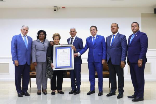 Trayectoria de Jacqueline Malagón es reconocida por el Senado