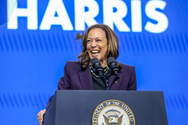 La vicepresidenta de EE.UU., Kamala Harris, interviene ante la convención de la Federación Americana de Profesores en Houston,