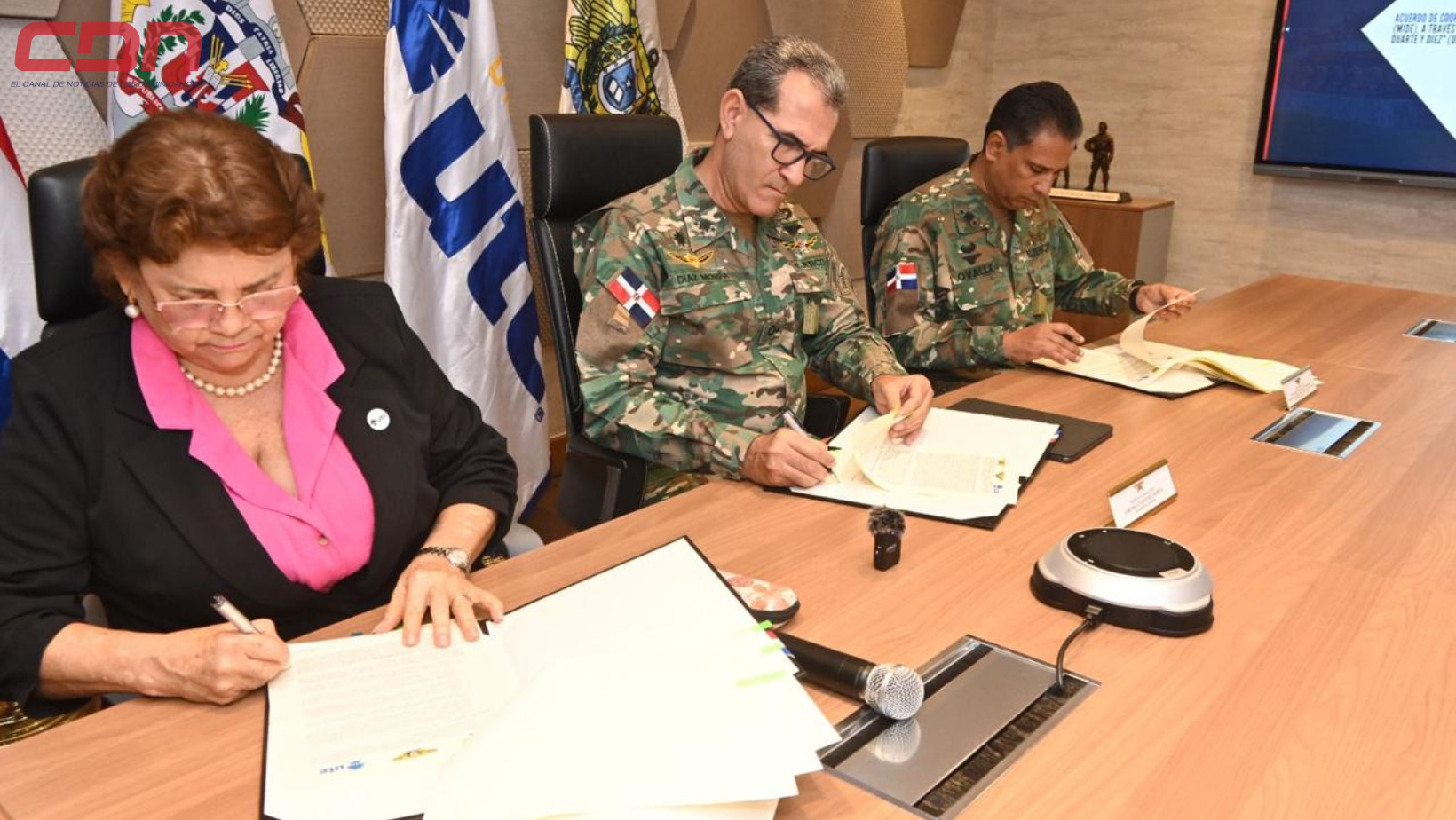 Universidad UTE y Ministerio de Defensa reafirman acuerdo de cooperación académica.