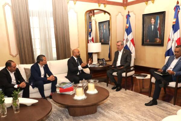 Participantes en la visita al Palacio Nacional
Foto: fuente extena