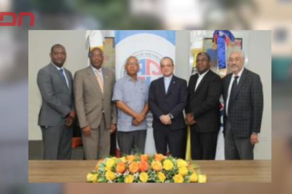 Las palabras de bienvenidas estuvo a cargo de del Reverendo padre doctor Cecilio Espinal, rector de la Pontificia Universidad Católica Madre y Maestra