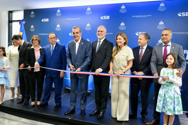 Alejandro W. Fernández presentó memorias de gestión 2020-2024. Foto: Fuente externa