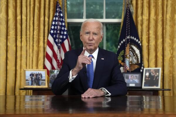 El presidente de EE.UU. Joe Biden habla desde el Despacho Oval en la Casa Blanca en Washington (EE.UU.). EFE/EPA/EVAN VUCCI / POOL