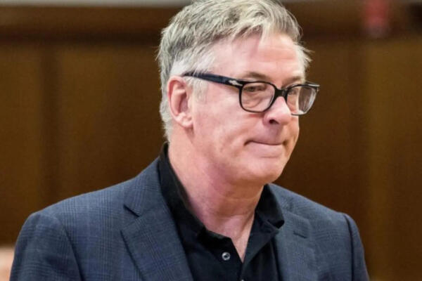  La defensa de Alec Baldwin volvió a presentar este viernes una moción para desestimar el caso en su contra. Foto fuente externa