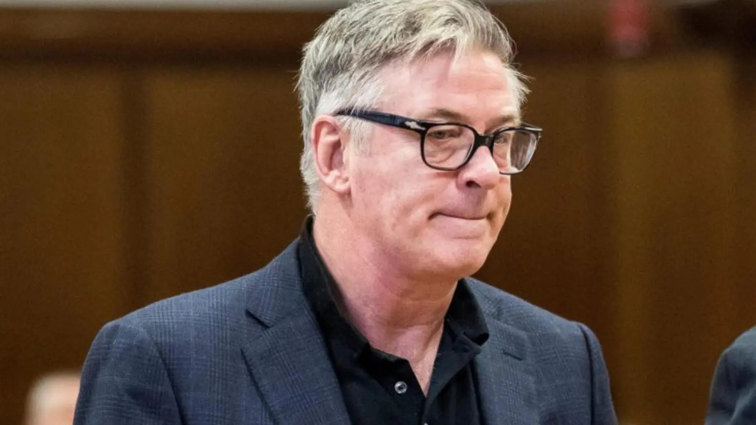 La defensa de Alec Baldwin volvió a presentar este viernes una moción para desestimar el caso en su contra. Foto fuente externa