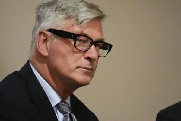 La defensa de Baldwin presenta una llamada al 911 en los alegatos por el caso 'Rust'. Foto fuente externa