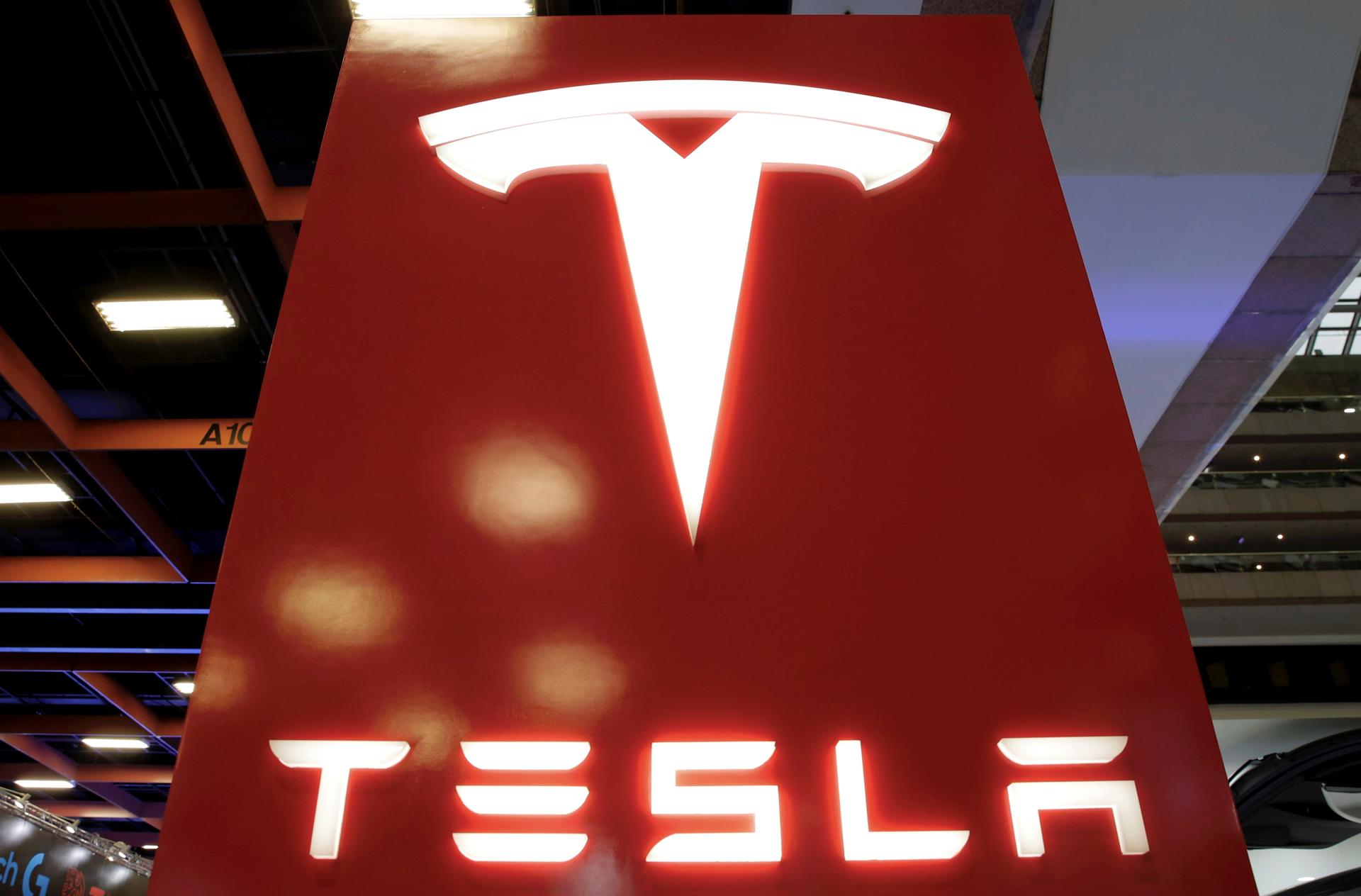 El fabricante de vehículos eléctricos Tesla otorgó el lunes a Elon Musk 96 millones de acciones de la compañía por un valor aproximado de 29.000 millones de dólares.
