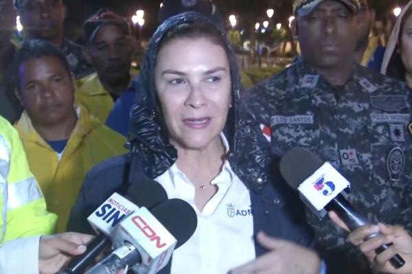 Alcaldesa del DN coordina acciones para recuperar normalidad en el malecón tras paso de Beryl