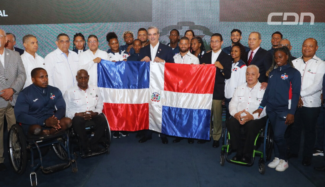 Abinader despide a 57 atletas dominicanos rumbo a Paris 2024