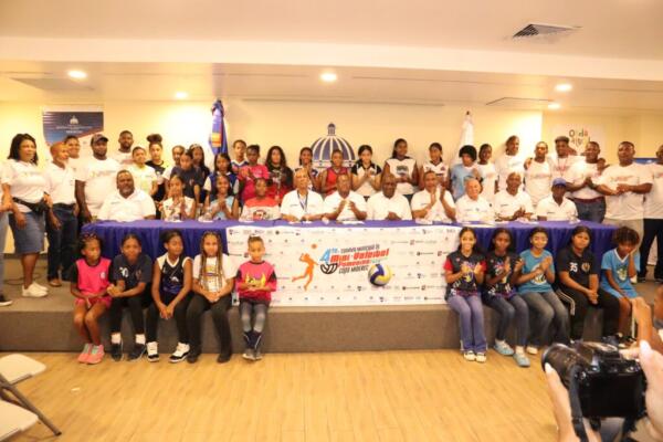 Este 4to Convivio Municipal de Mini-Voleibol Femenino Santo Domingo Este 2024, está bajo la organización del Club Deportivo y Cultural Las Palmas de Alma Rosa ¨El Despertar¨, avalado por la Asociación de Voleibol de la Provincia de Santo Domingo.
