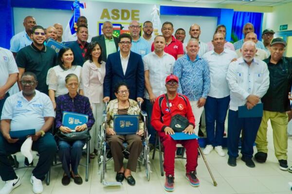 Los reconocidos por el alcalde Dío Astacio fueron los Inmortales del Deportes Héctor Romero y Víctor Hansen; los veteranos dirigentes y glorias del deporte local y nacional Doña Norma Díaz, Tólben Jáquez, Agustín Cortes Robles, José Esteban Borromé, Luis Pimentel (Papito), Augusto Martínez, Fausto Betemit y Rafael Pérez Jiménez (Cuchito).