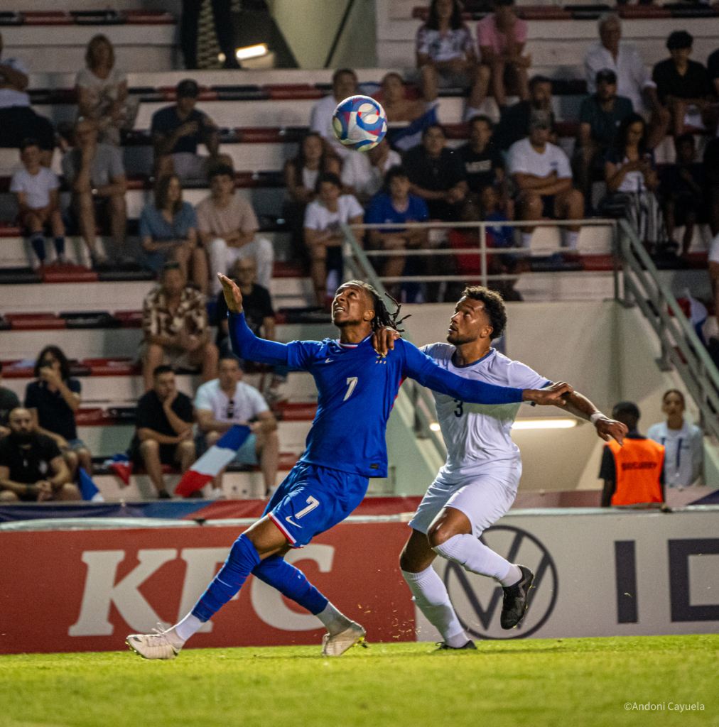 En el tramo final del primer tiempo Nowend Lorenzo anotó un golazo, sin embargo, no sumaría en el marcador por intervención del VAR para decretar fuera de juego del atacante quisqueyano.