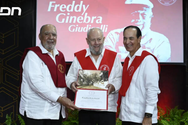Freddy Ginebra “Duende” es reconocido como Profesor Honorífico de INTEC por ser precursor del arte en República Dominicana. Foto: CDN Digital