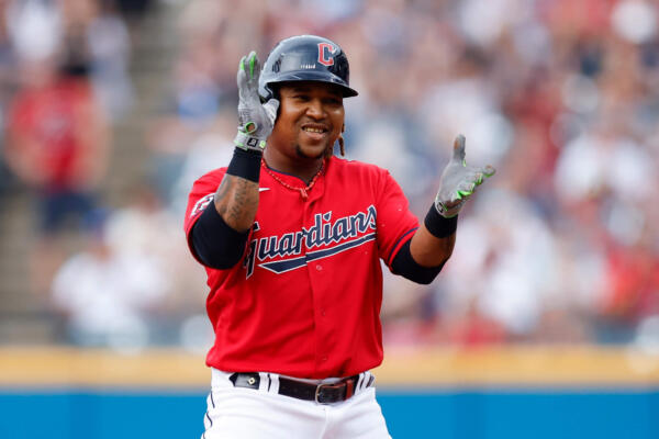 José Ramírez rebasó a Albert Belle y se colocó en solitario como el segundo mejor jonronero en la historia de Cleveland, con 243 vuelacercas