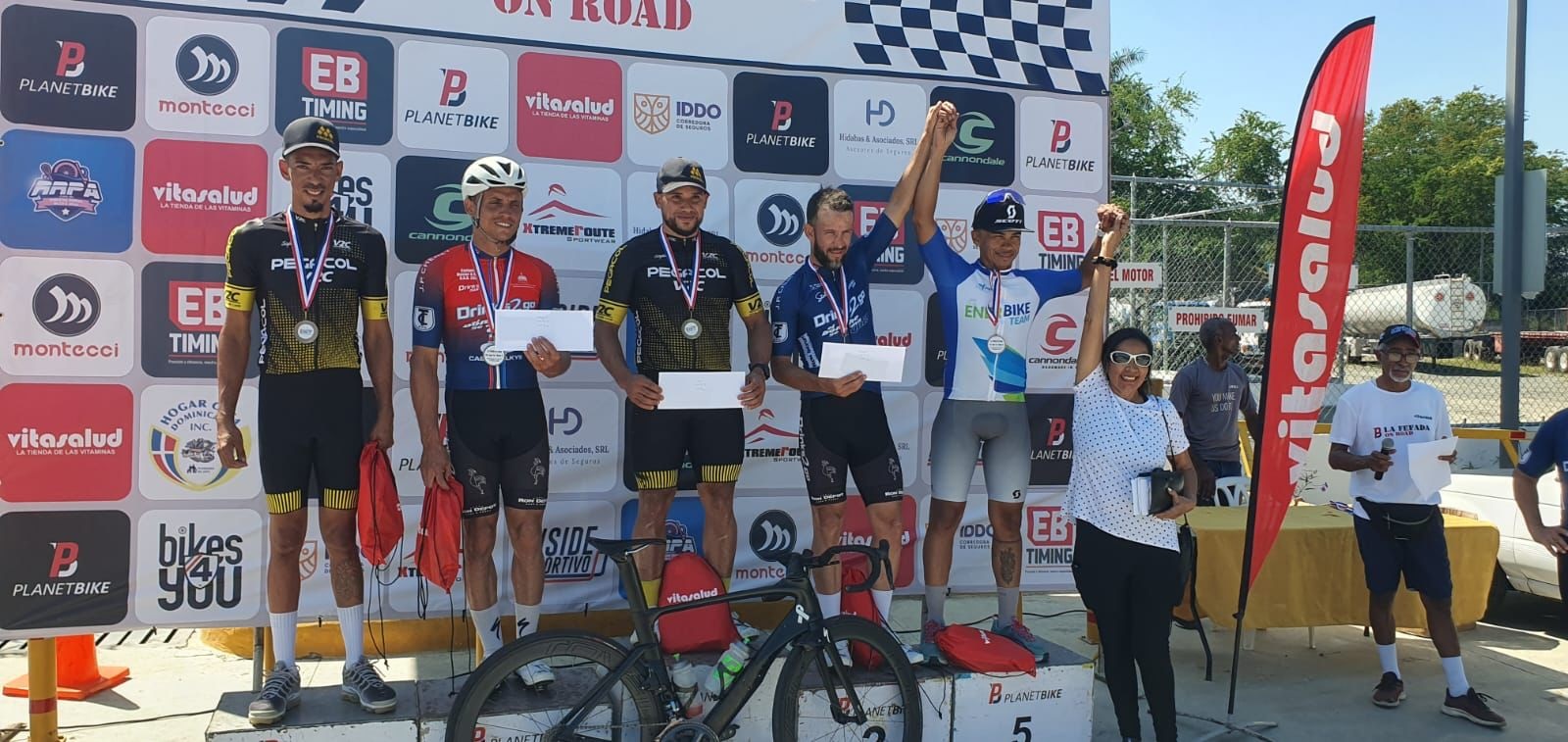La Fefada On Road es organizada por PlanetBike. Estará supervisada por el Colegio Dominicano de Comisarios de Ciclismo y el Timing estará a cargo de EB-Timing