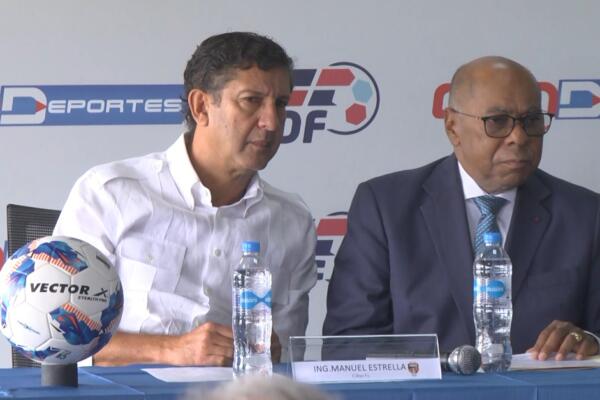 Acto seguido tomó la palabra el ingeniero Manuel Estrella, tesorero de la LDF y presidente del Cibao FC, quien expresó que el fútbol se encuentra en el mejor momento de su historia en nuestro país.