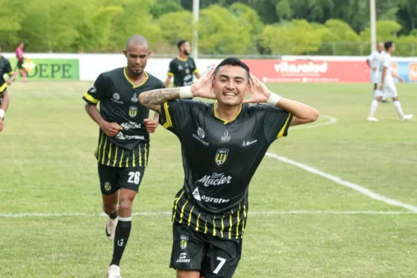 El primer gol del MOCA FC fue con un remate perfecto de Saul Ventura en el minuto 21, mandando al fondo del arco de Alexandro Baroni 