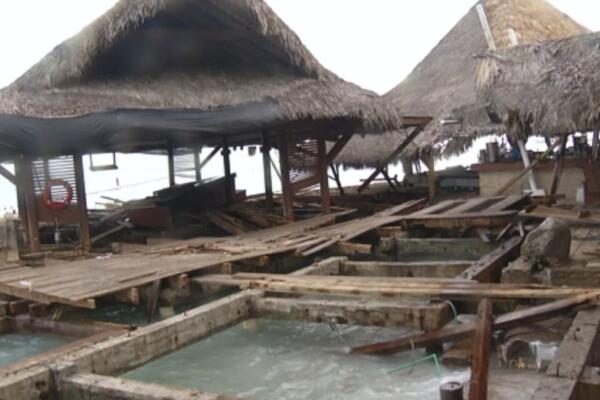 Negocios de playa Boca Chica tras paso del huracán Beryl. Foto: CDN Digital