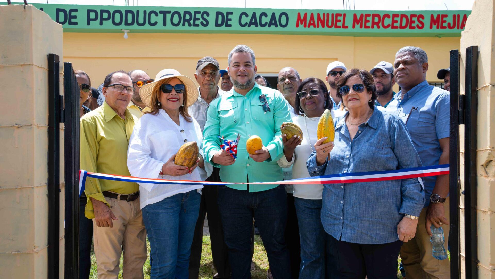Inauguración del moderno centro de acopio de cacao. Foto: Fuente externa