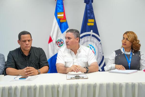 Jean Luis Rodríguez, director APORDOM, al centro.
Foto: Fuente externa