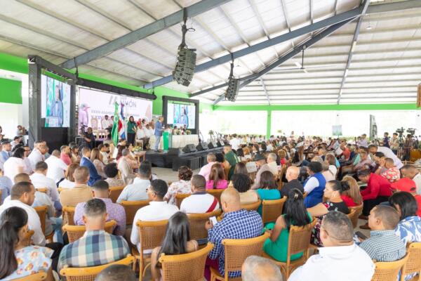  Díaz Guzmán detalló los impresionantes incrementos en los activos y la cartera de crédito. Foto: Fuente externa. 