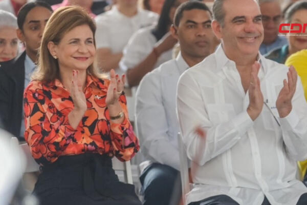 Presidente Abinader y vicepresidenta Raquel Peña inauguran importantes obras en el Sur y el Norte del país.