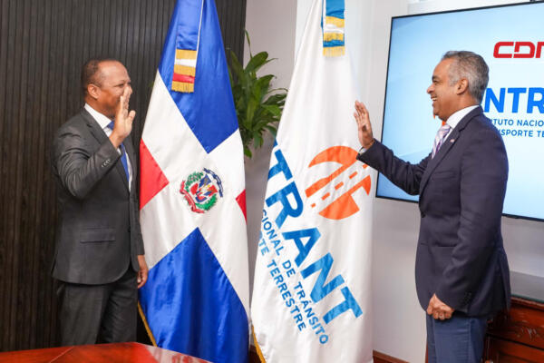 Joel Santos juramenta a Milton Morrison como nuevo director del Intrant.