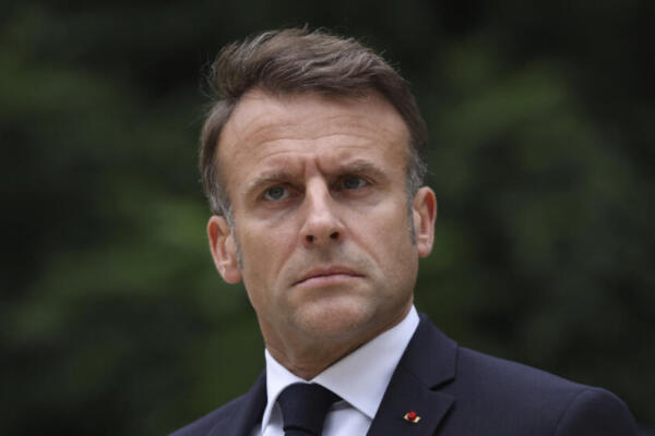 Macron pide que haya acuerdos antes de nombrar primer ministro y choca con la izquierda. Foto fuente externa