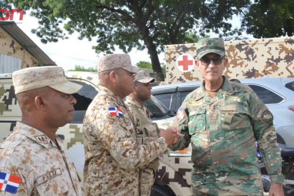 Ministro de Defensa realiza recorrido de supervisión en Montecristi