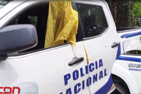 Denuncian abandono de camioneta de la Policía en una finca