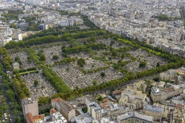 Un automovilista embiste una terraza en París y deja al menos 3 heridos graves. Foto fuente externa