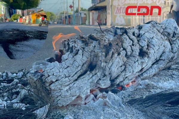 Protesta ante larga tanda de apagones en Pedernales. Foto: CDN Digital 
