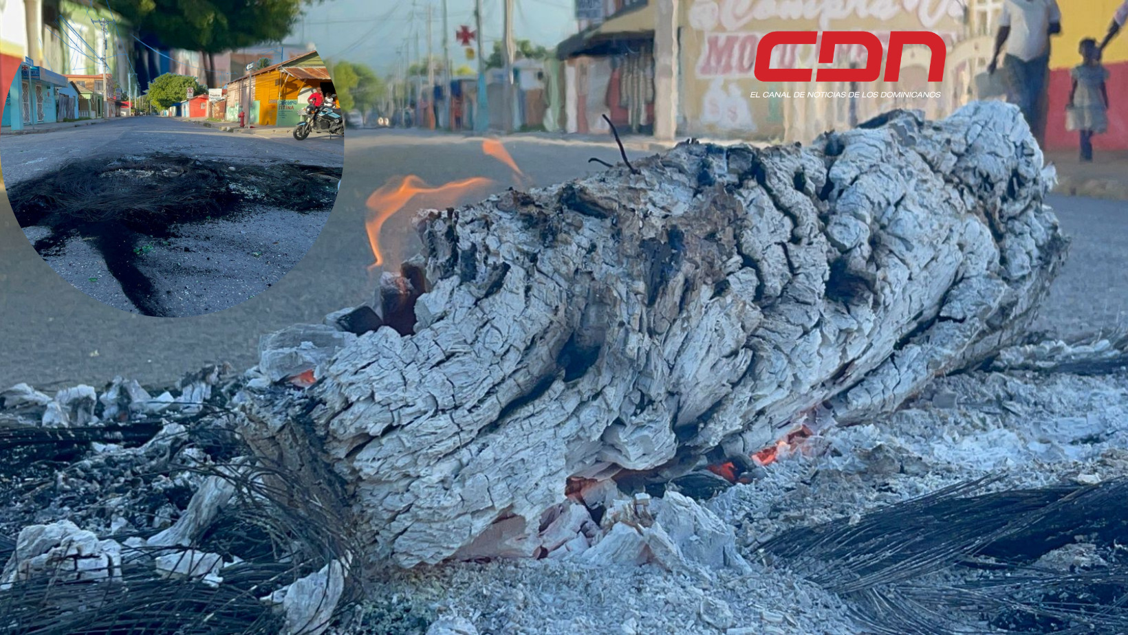 Protesta ante larga tanda de apagones en Pedernales. Foto: CDN Digital