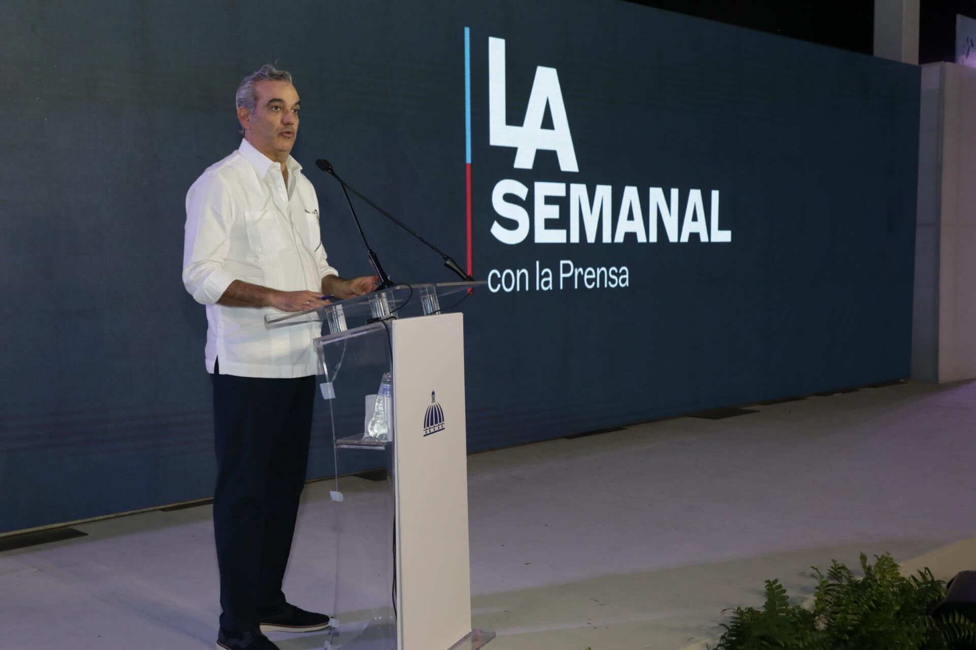 Presidente Abinader durante su encuentro en “LA Semanal con la Prensa” desde Santiago.