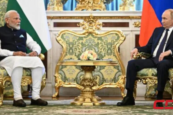El presidente de Rusia, Vladímir Putin, y el primer ministro de la India, Narendra Modi, celebran una reunión este martes en Moscú. Foto: CDN Digital