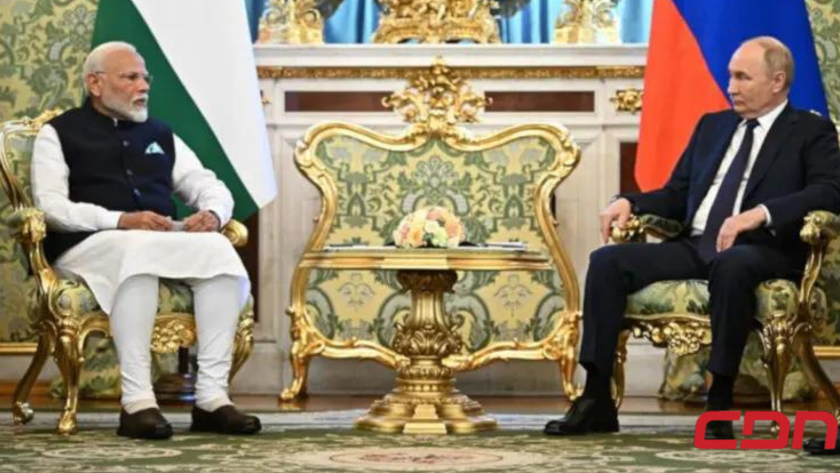 El presidente de Rusia, Vladímir Putin, y el primer ministro de la India, Narendra Modi, celebran una reunión este martes en Moscú. Foto: CDN Digital