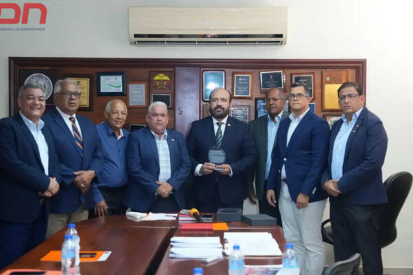 Anadegas reconoce la labor del viceministro Ramón Pérez Fermín.