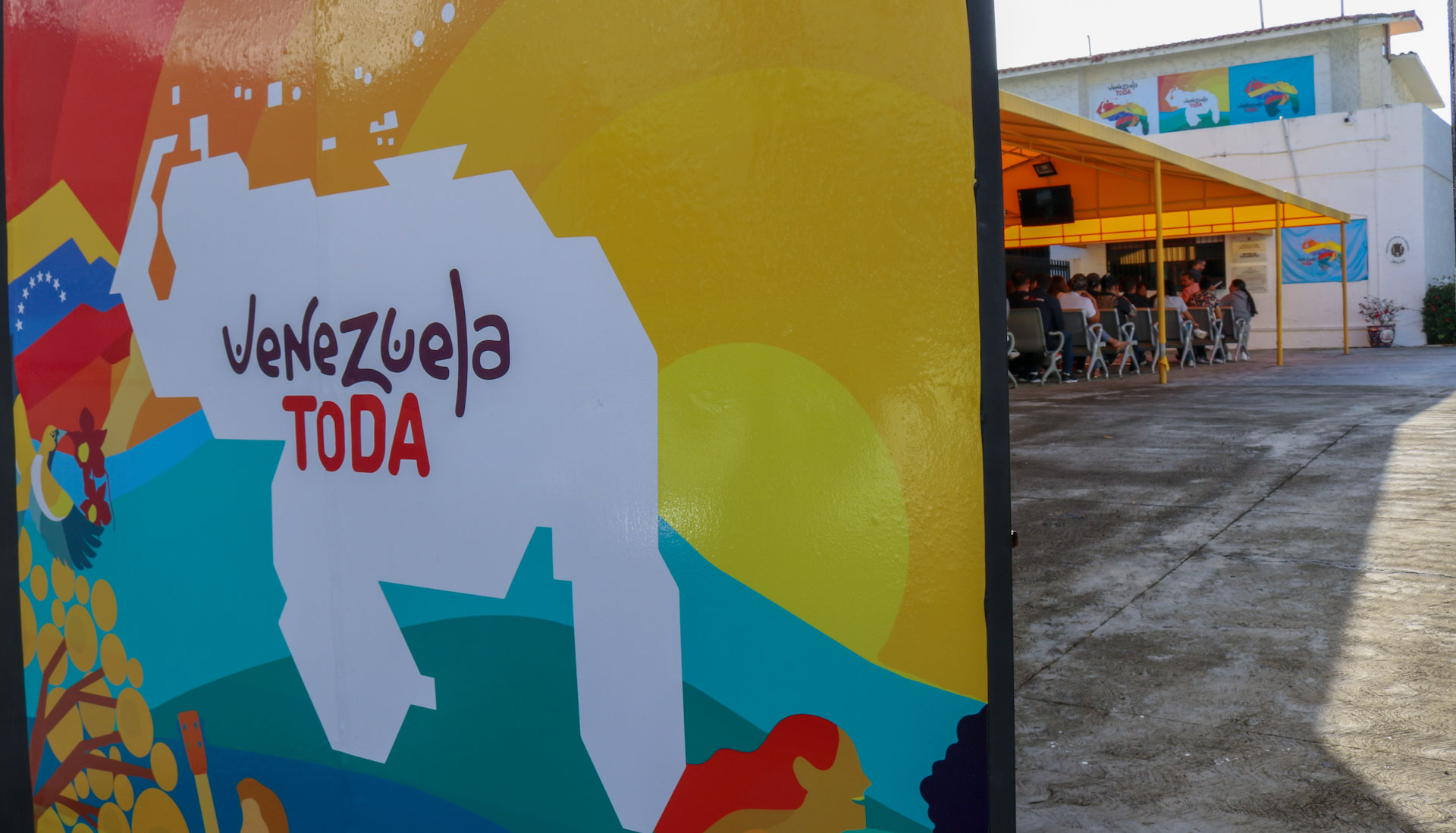 Venezuela anuncia retiro de su personal diplomático en RD