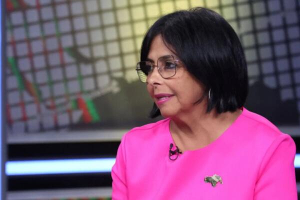 Vicepresidenta de Venezuela resulta herida por la caída de un árbol cuando atendía emergencias por Beryl. Foto fuente externa