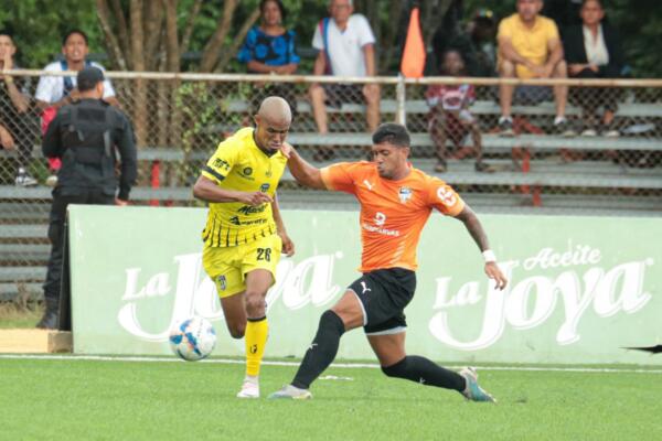 El clásico del Cibao fue para los actuales campeones de la LDF. Cibao FC, que inician con tres puntos su andar en la fase de la liguilla.