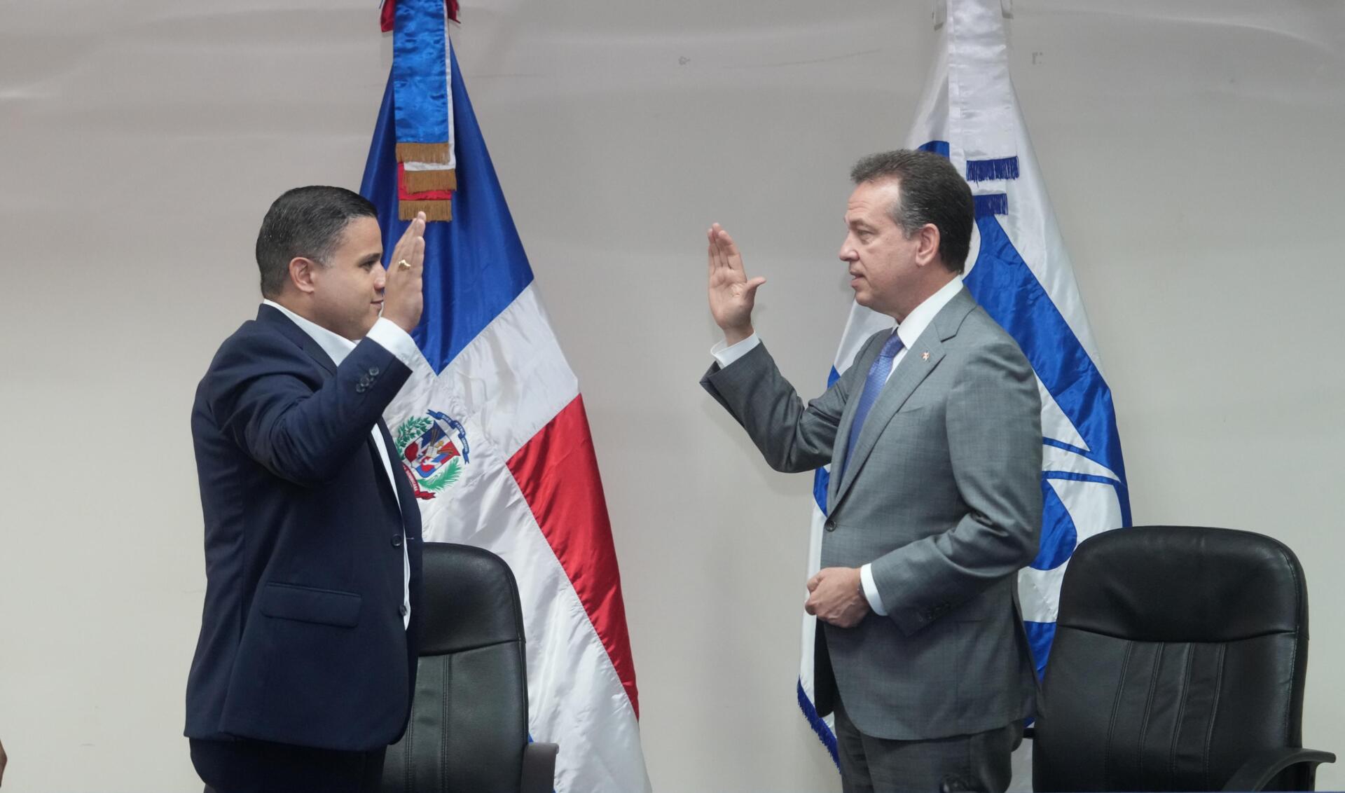 Juramentan a Néstor Matos como director del Indocal