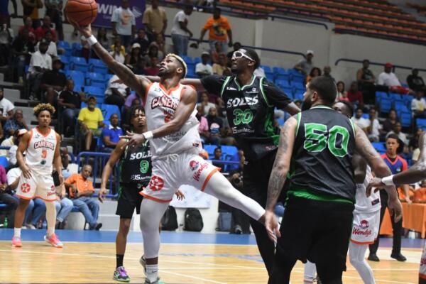 Con esta victoria de Cañeros sobre Soles, ya suman seis triunfos en forma consecutiva y así clasificaron a segunda ronda de la LNB.
