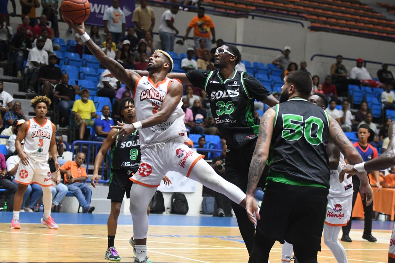 YEISON COLOMÉ, CAÑEROS_ JORDAN TOLBERT Y DIKEMBE ANDRE DA SILVA, SOLES