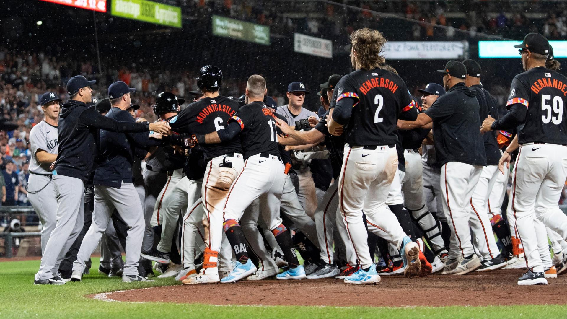 Yankees y Orioles se fajaron a los puños en el noveno