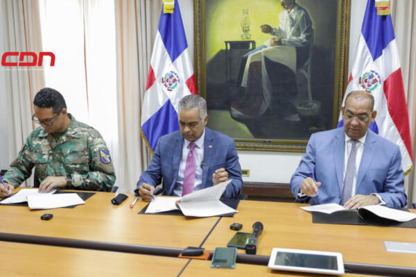 Firman acuerdo para mejorar la seguridad vial en RD 