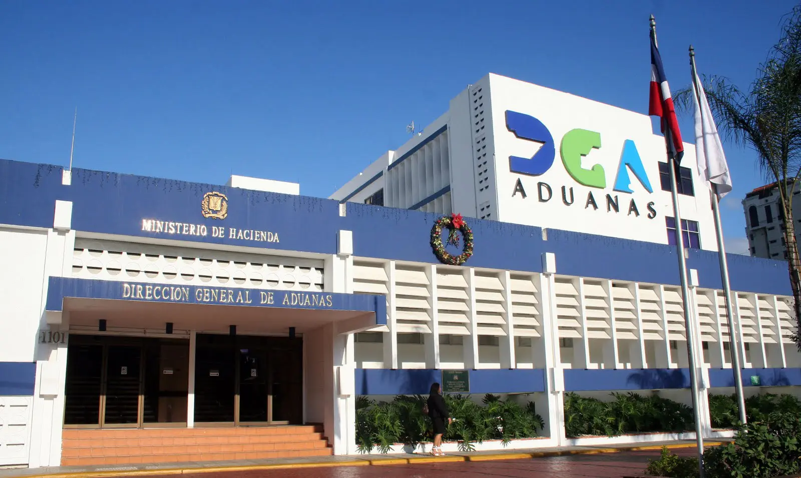 Aduanas posesiona nueva directiva