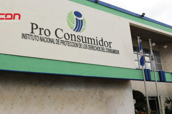 Pro Consumidor sancionará a comercios que exponen botellones de agua al sol. (foto, fuente externa)