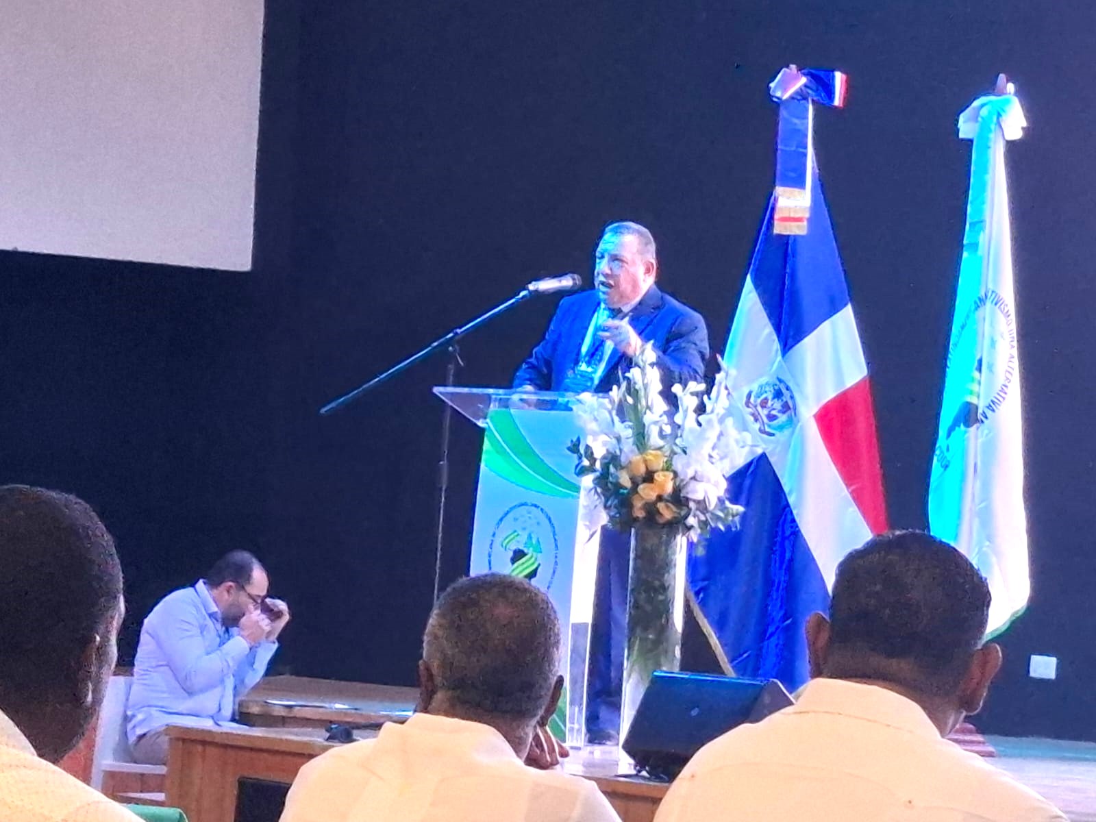 El presidente del consejo de administración disertó con el tema: "La economía social y solidaria en República Dominicana". Foto: Fuente externa