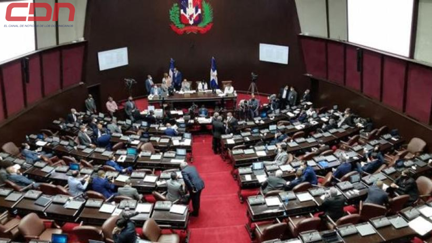 Diputados en desacuerdo con reducción de curules.