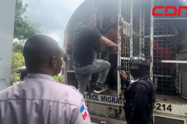 Con este grupo superan los 300 haitianos arrestado por carecer de documentos. Foto: Fuente externa 